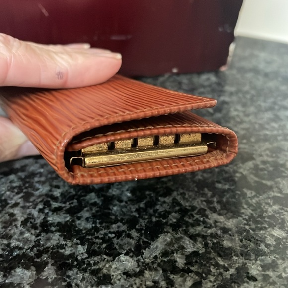 Louis Vuitton Epi Brown Leather Key Holder - Picture 8 of 9